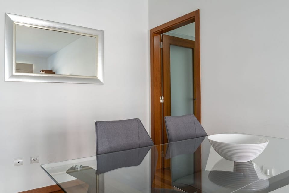 City Apartment, 1 Bedroom, Balcony, Sea View | In-room dining