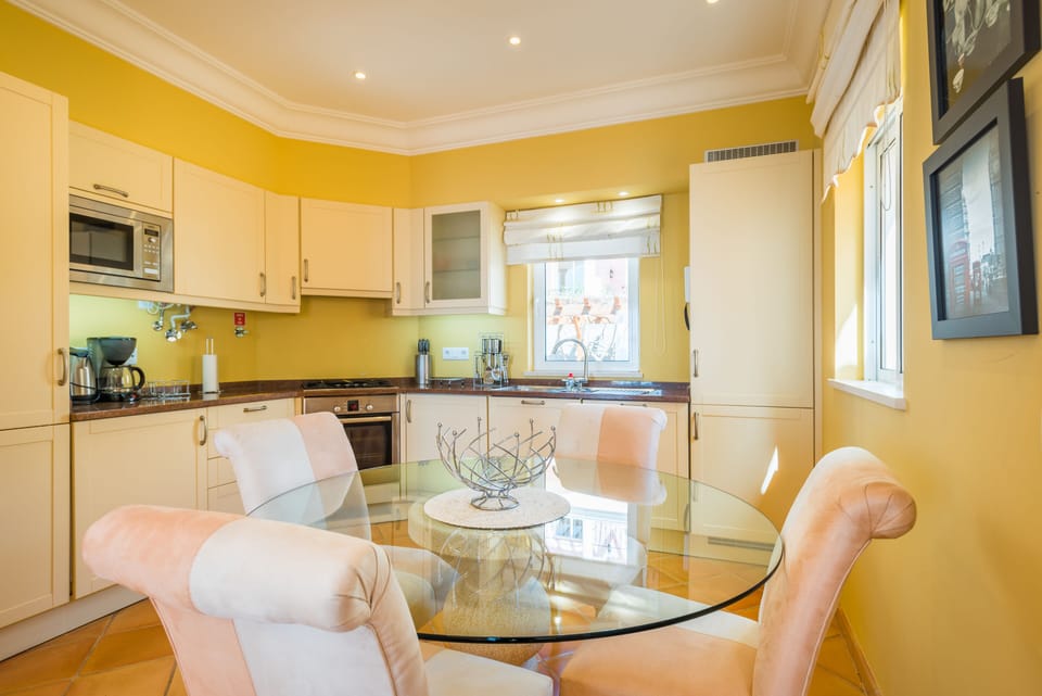 Apartment, 1 Bedroom, Balcony, Sea View | Private kitchen | Fridge, microwave, oven, stovetop