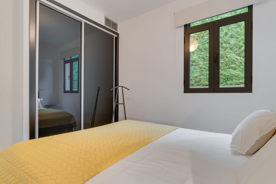 2 bedrooms, soundproofing, iron/ironing board, free cribs/infant beds