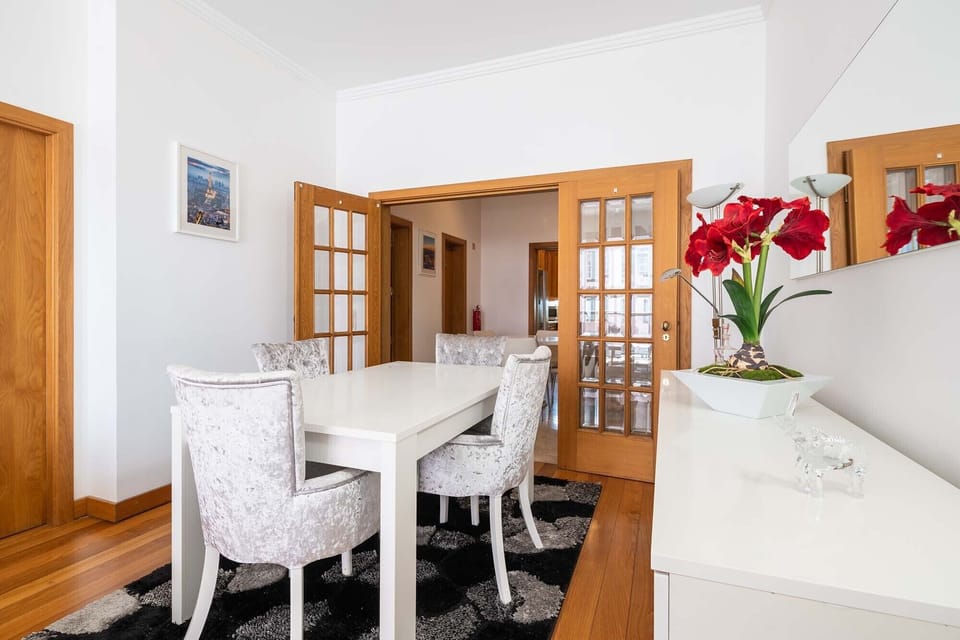 Apartment, 2 Bedrooms, Balcony | In-room dining