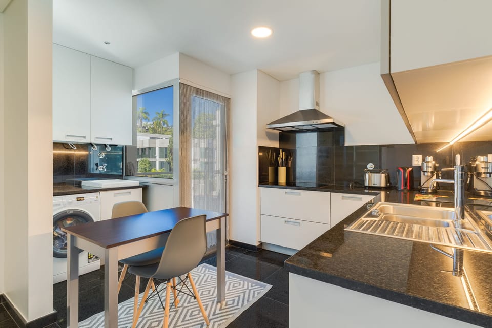 Apartment, 2 Bedrooms, Non Smoking | Private kitchen | Full-size fridge, microwave, oven, stovetop