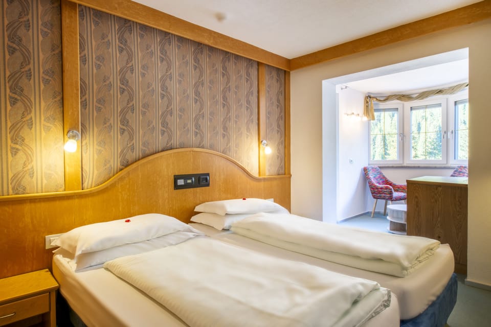 Family Room, Balcony, Mountain View | In-room safe, cribs (free), WiFi (free), bed sheets
