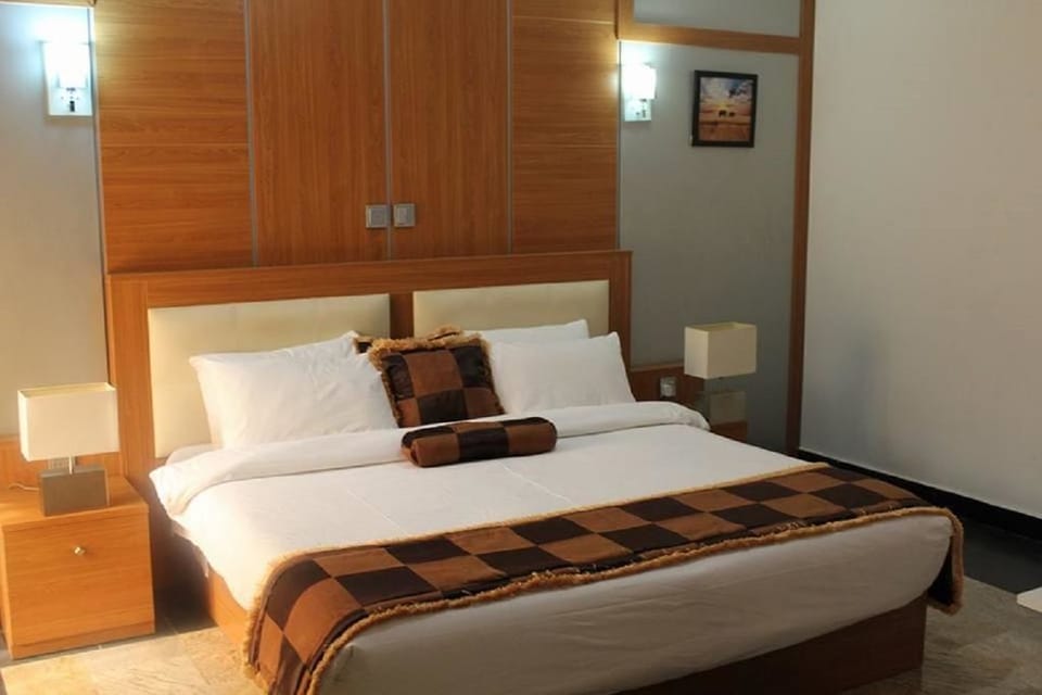 Standard Room | Desk, laptop workspace, iron/ironing board, free WiFi