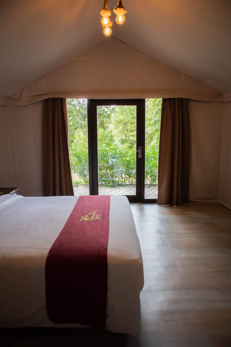 Glamping Tent | Desk, blackout drapes, iron/ironing board (on request), WiFi (free)