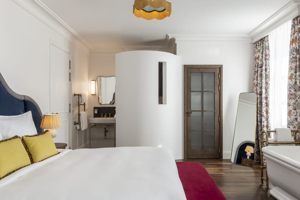 Premium bedding, in-room safe, individually decorated