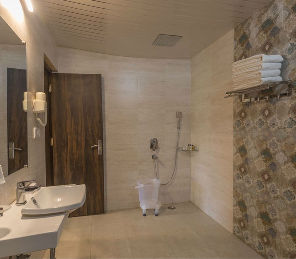 Shower, towels