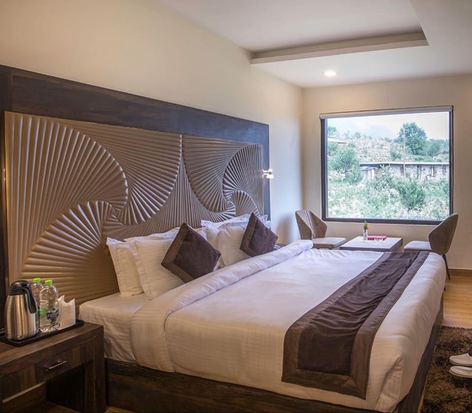 Premium Room | In-room safe, laptop workspace, free WiFi, bed sheets