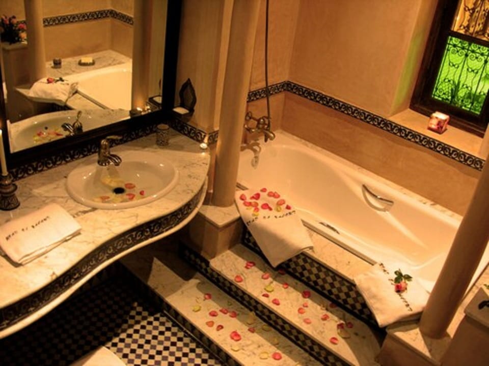 Standard Room | Bathroom | Free toiletries, hair dryer, bathrobes, slippers