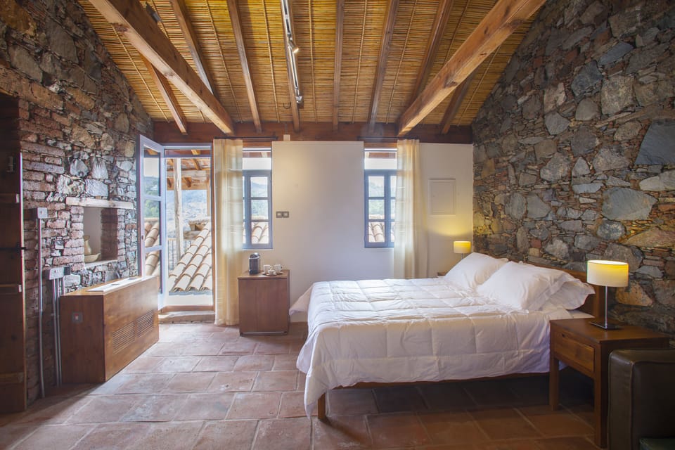 Double Room | Cribs (free), WiFi (free), bed sheets
