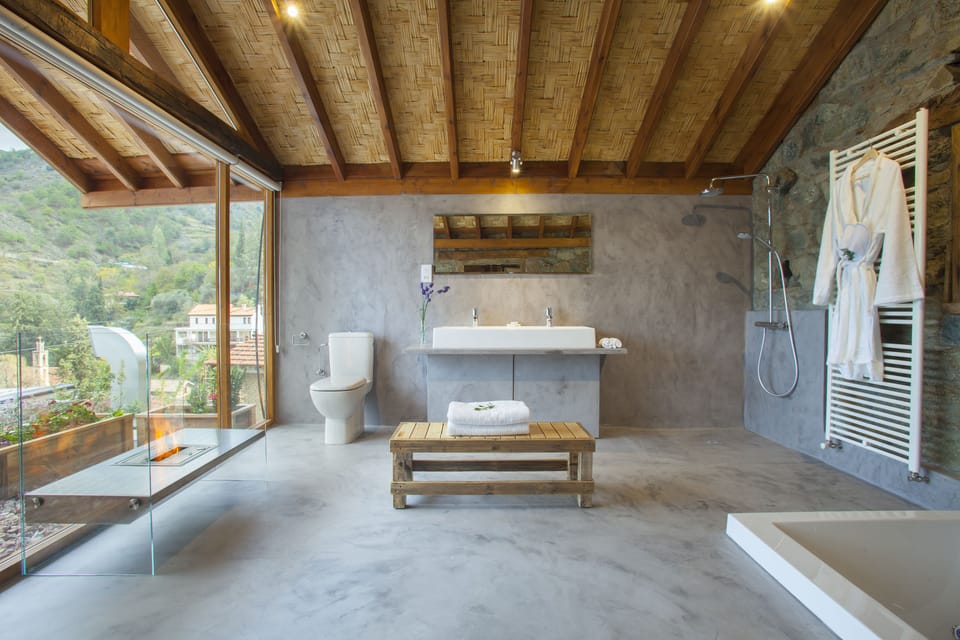 Junior Suite | Bathroom | Designer toiletries, hair dryer, bathrobes, slippers