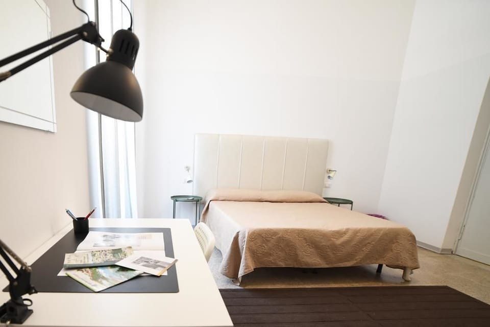 Classic Double Room, Ensuite | 1 bedroom, Frette Italian sheets, premium bedding, down comforters