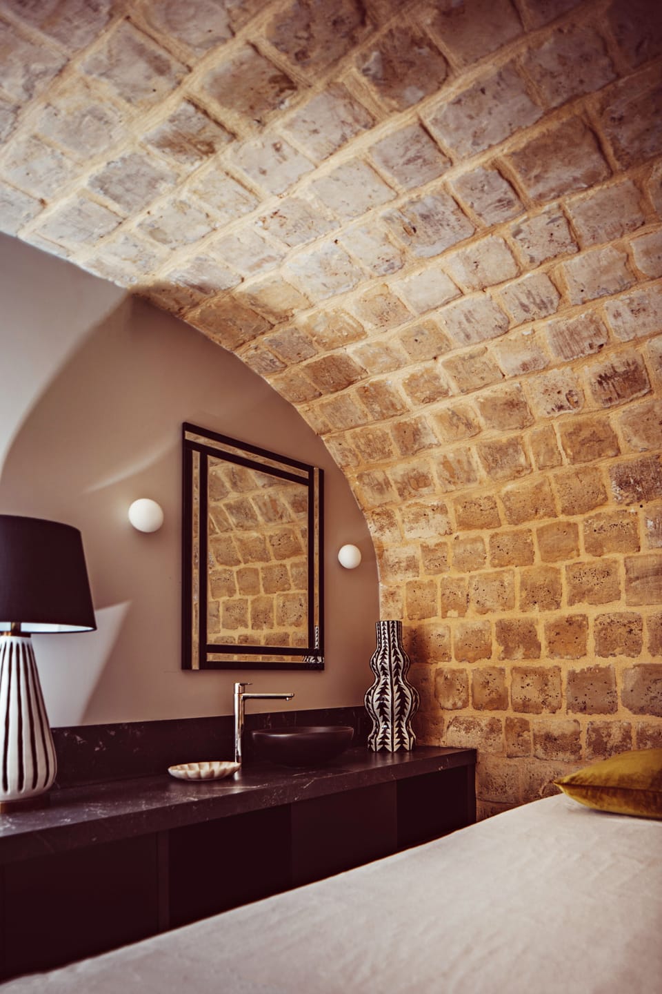 Sauna, steam room, 2 treatment rooms, massages