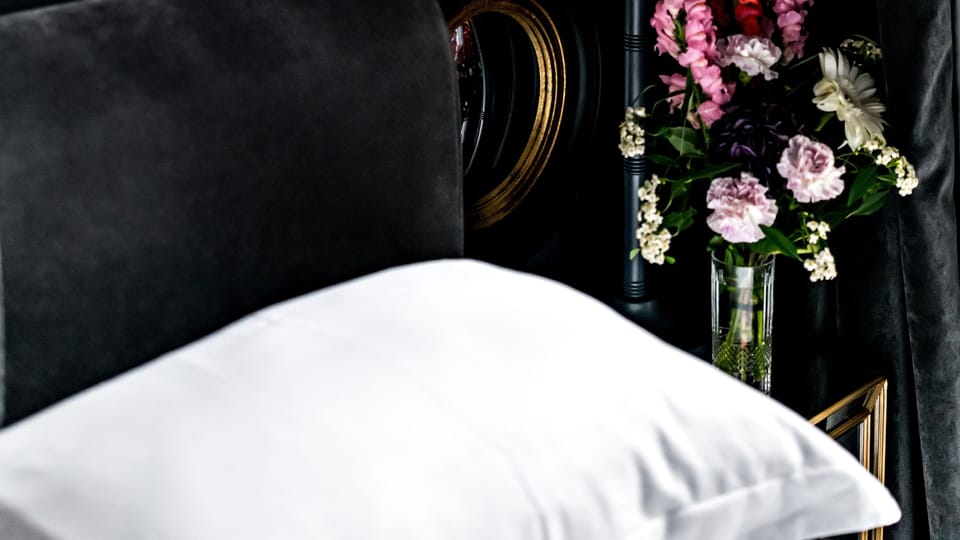 Deluxe Room | Hypo-allergenic bedding, minibar, in-room safe, individually decorated