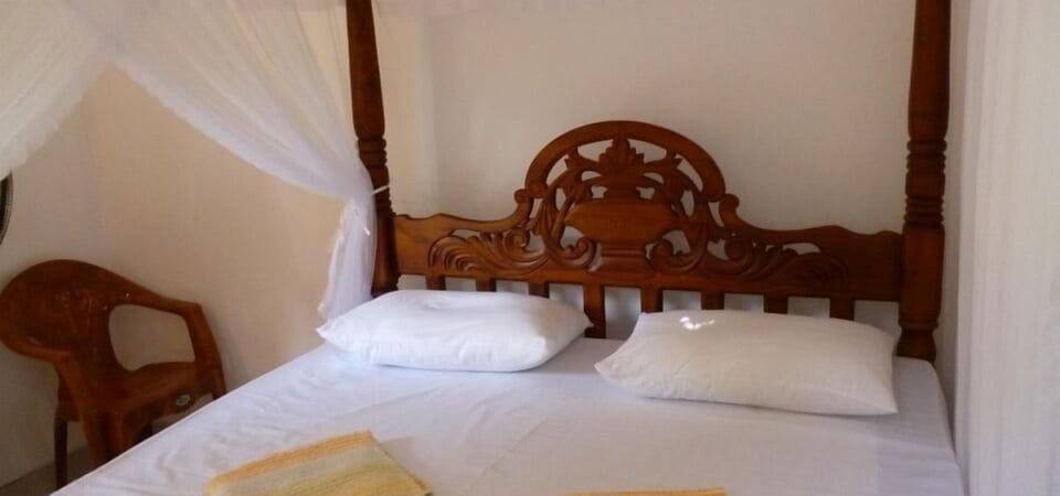 Soundproofing, free WiFi, bed sheets