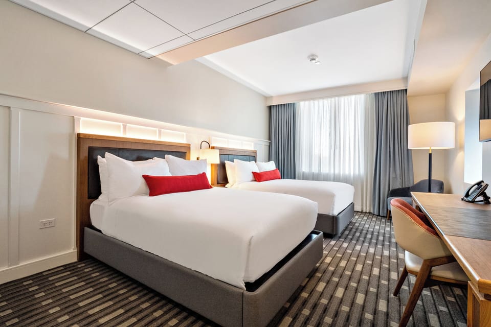 Hypo-allergenic bedding, desk, iron/ironing board, free WiFi