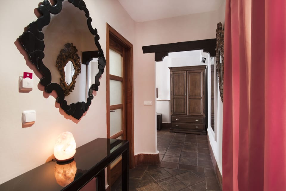Basic Double or Twin Room | Desk, soundproofing, free WiFi, bed sheets