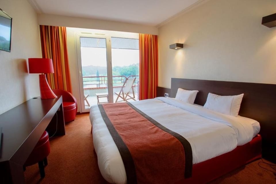 Chambre Double ou Twin Vue Lac avec Terrasse | Desk, soundproofing, iron/ironing board (on request), WiFi (free)