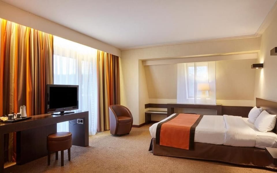 Chambre Double ou Twin Vue Lac | Desk, soundproofing, iron/ironing board (on request), WiFi (free)