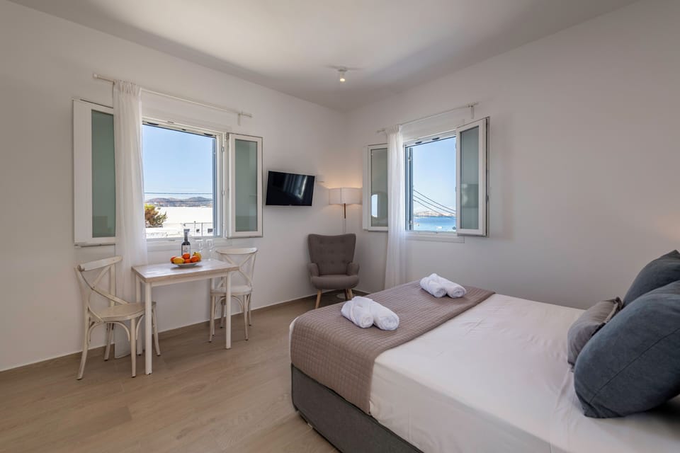 Superior Room, Sea View | Hypo-allergenic bedding, pillowtop beds, in-room safe, desk