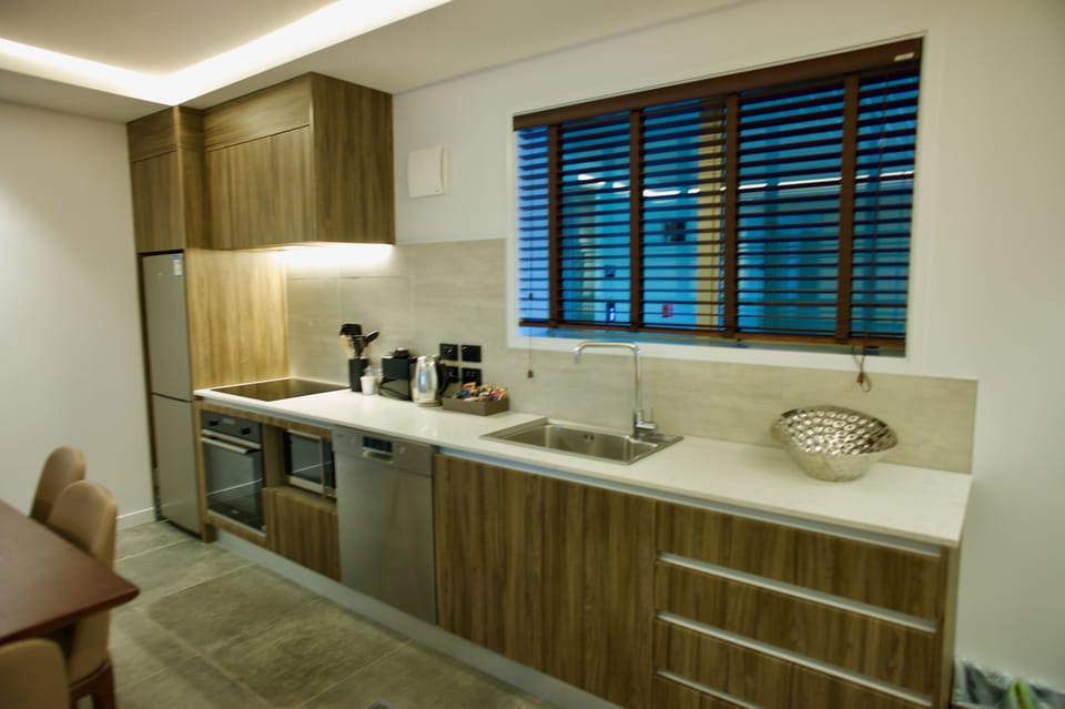 Microwave, coffee/tea maker, electric kettle, toaster