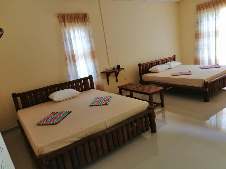 Family Cottage | Desk, free WiFi