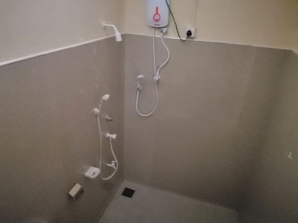 Family Cottage | Bathroom | Shower, towels