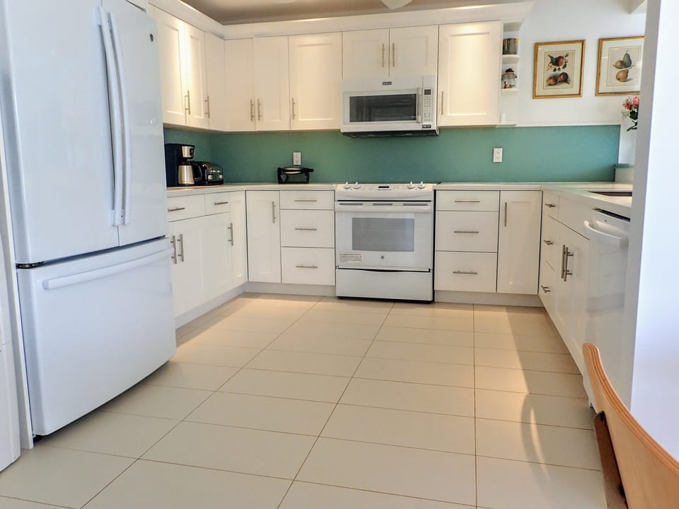 The perfect kitchen. Clean, well stocked, spacious and everything close at hand
