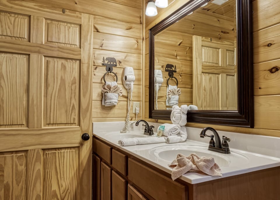 Cabin on the River in Pigeon Forge "Main level bathroom"