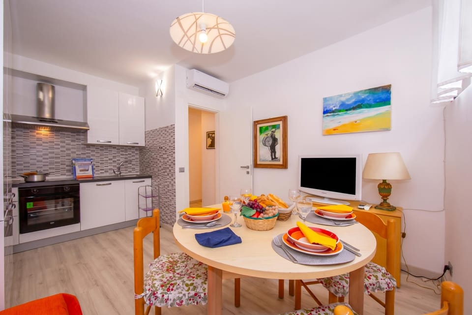 Kitchen and dining area
