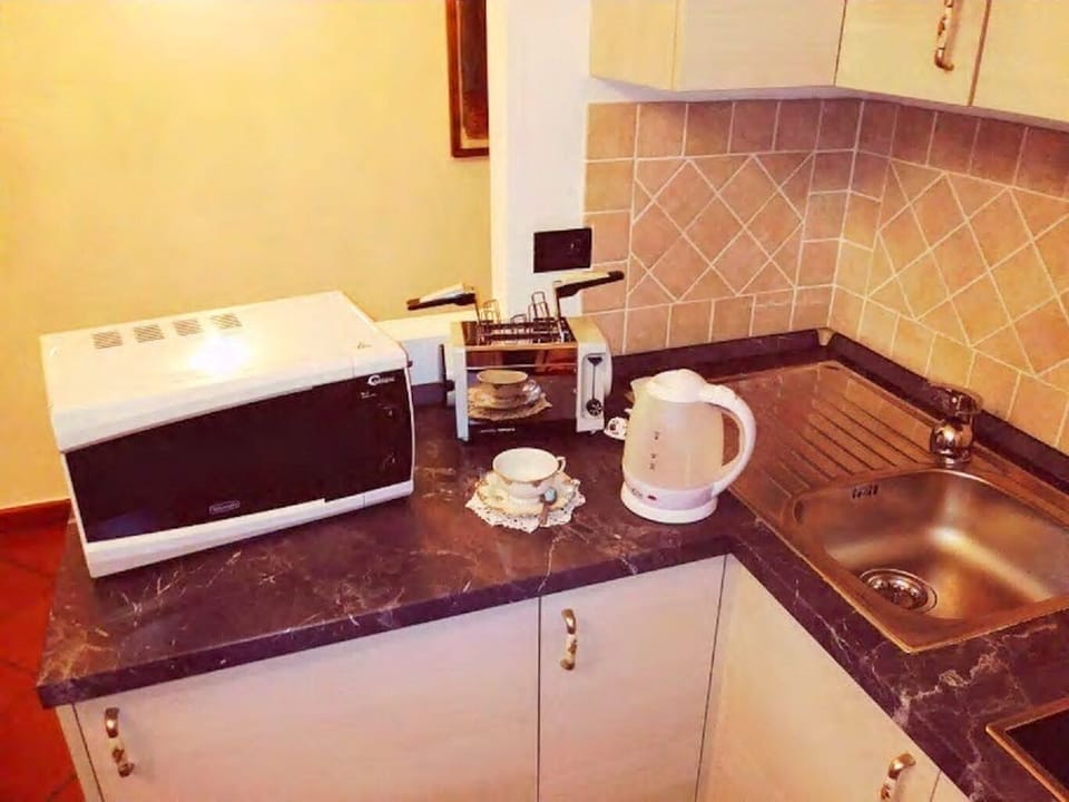 KITCHENETTE