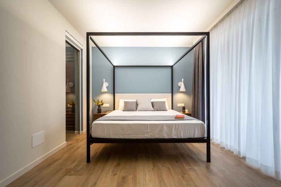 Suite, Balcony, Lake View | Minibar, in-room safe, desk, free WiFi