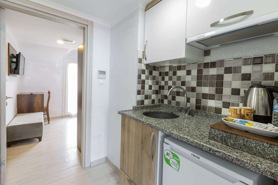 Business Twin Room | Living area | 55-inch LED TV with satellite channels, TV