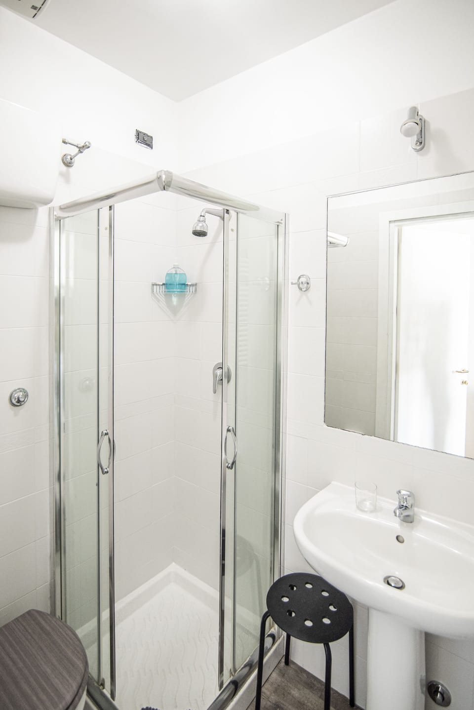 Standard Single Room | Bathroom | Shower, free toiletries, hair dryer, bathrobes