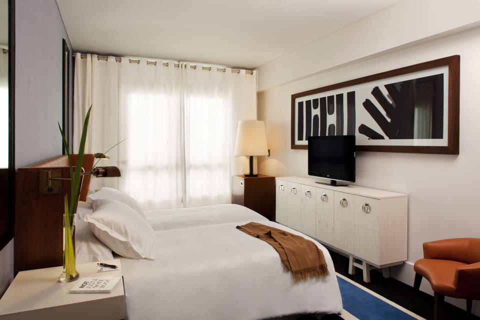 Egyptian cotton sheets, premium bedding, down comforters, minibar