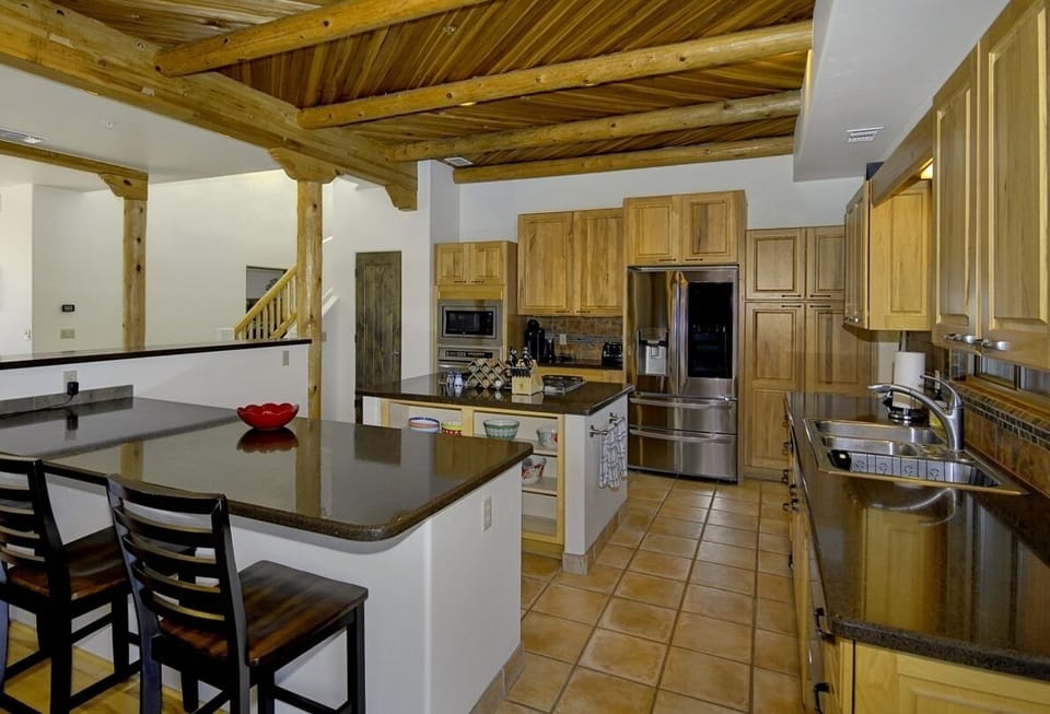 Gourmet kitchen