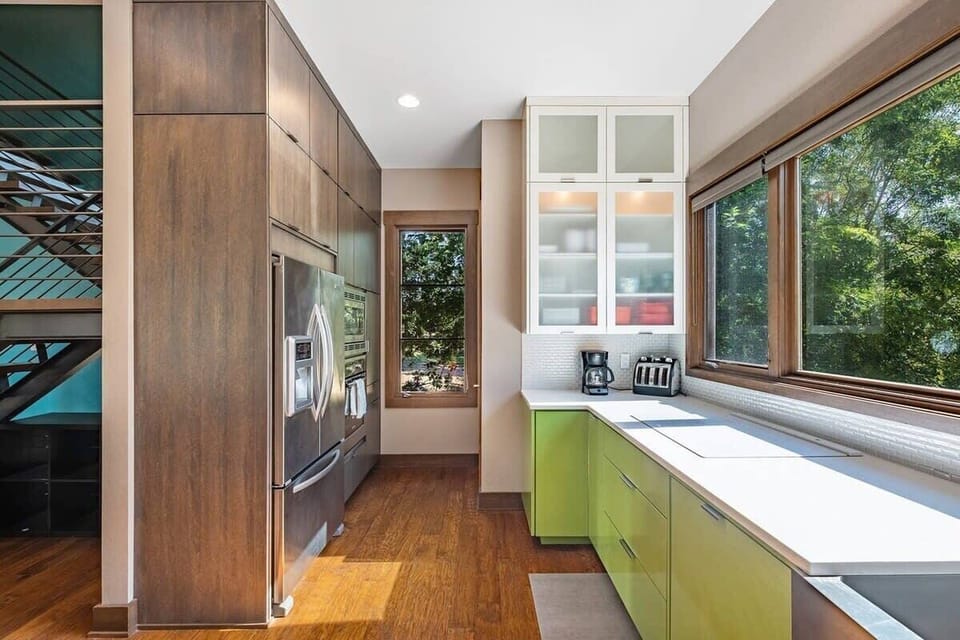 Beautiful fully stocked kitchen.