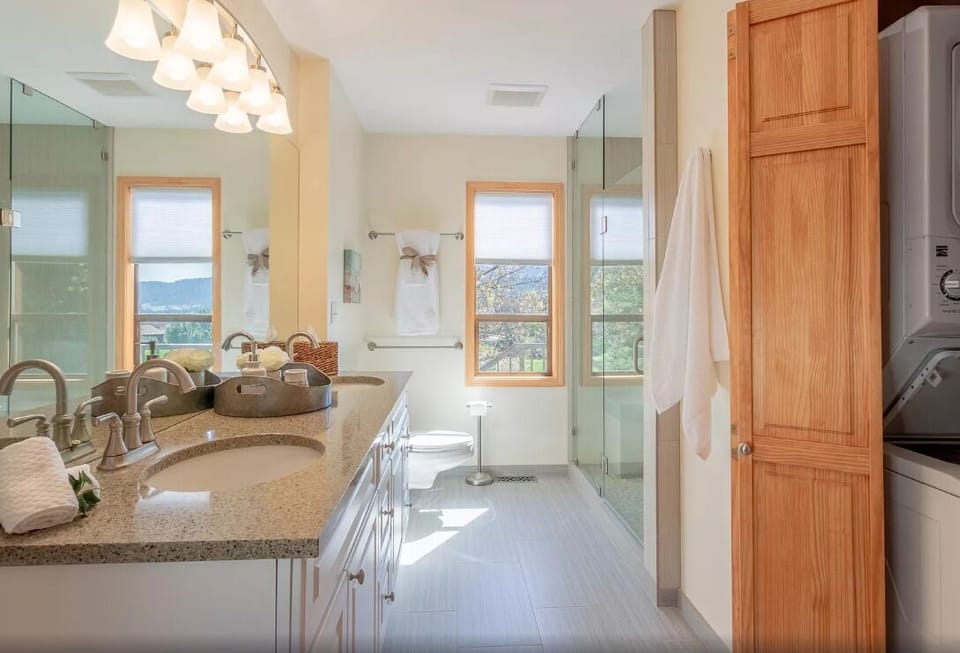 Master bathroom (en suite)