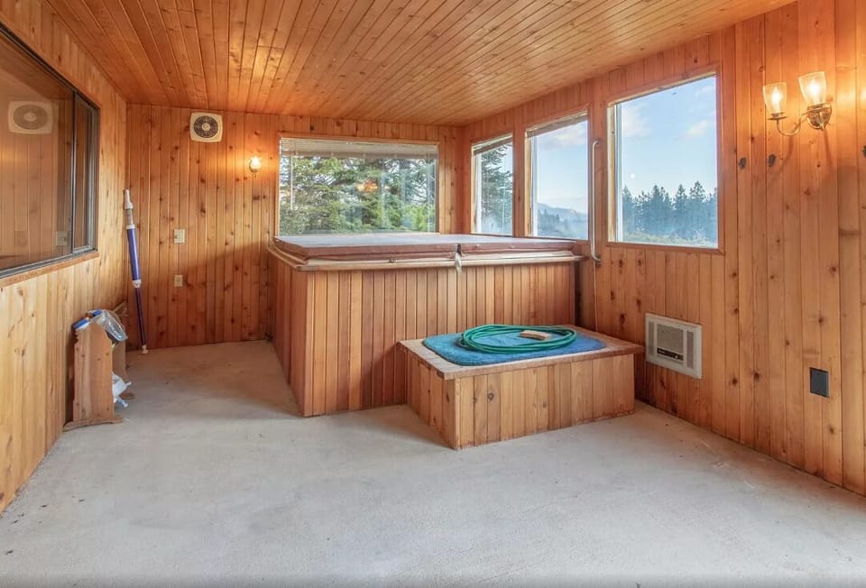 Hot tub in semi-enclosed sun room