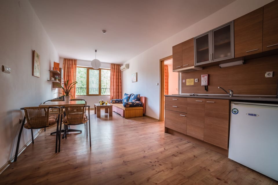 Comfort Apartment, 2 Bedrooms, Balcony | Private kitchenette | Fridge, stovetop, electric kettle, cookware/dishes/utensils