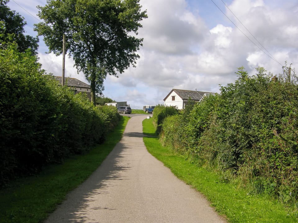 Access drive up to the farm | Well Farm Holiday Cottages, Holsworthy, near Launceston