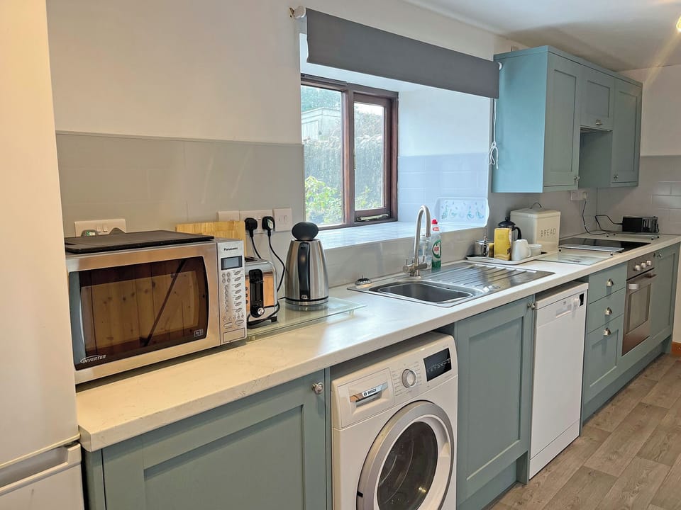 Kitchen | Cider Cottage - Well Farm Holiday Cottages, Holsworthy, near Launceston