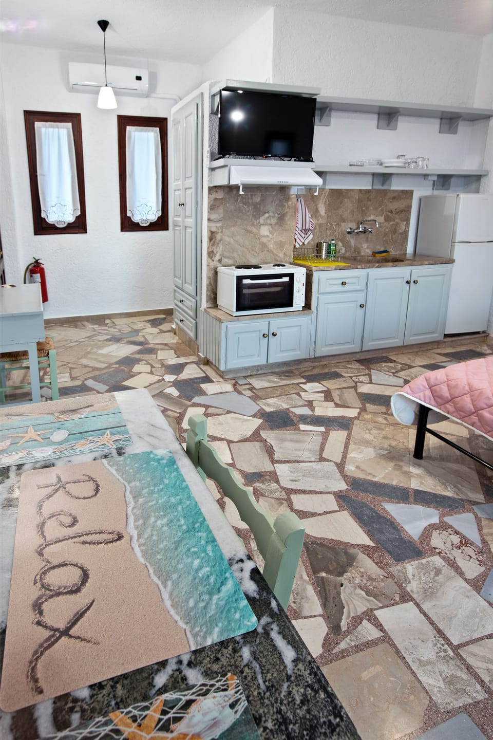 Studio, Balcony, Sea View | Private kitchen | Stovetop, coffee/tea maker, electric kettle, highchair