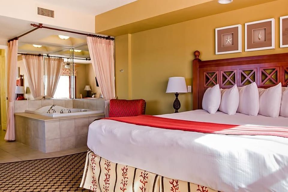 Master bedroom with kingbed and jacuzzi tub