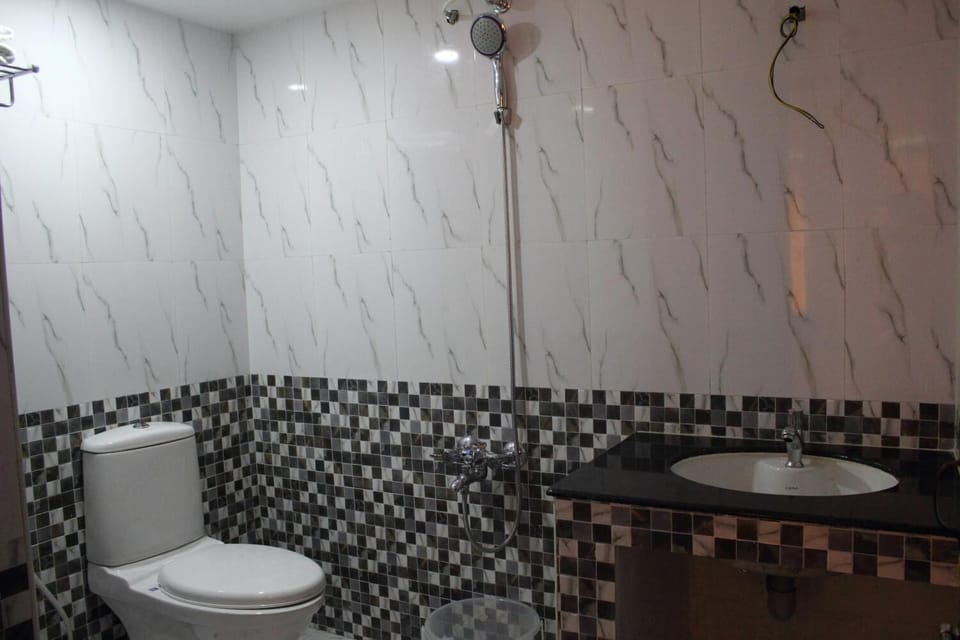 Shower, towels