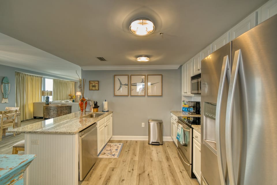 Fully Stocked Chef's Kitchen!!
