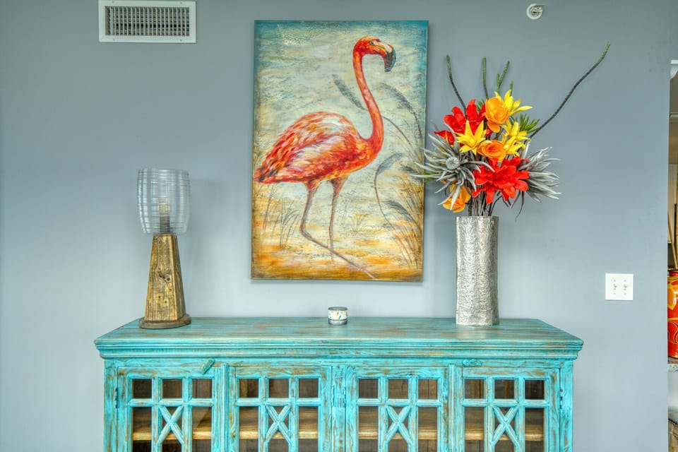 Beautiful living area with Gulf views and 70" LED TV