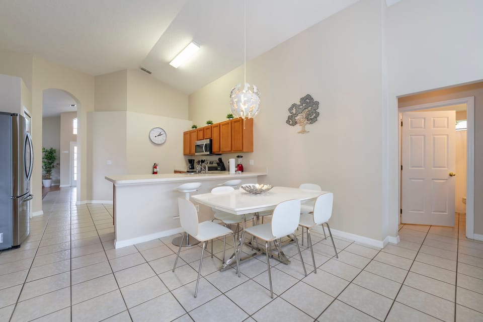 Eat in kitchen showing table seating 6