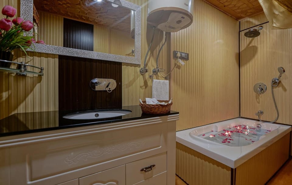 Suite, 1 Queen Bed | Bathroom | Rainfall showerhead, designer toiletries, hair dryer (on request)