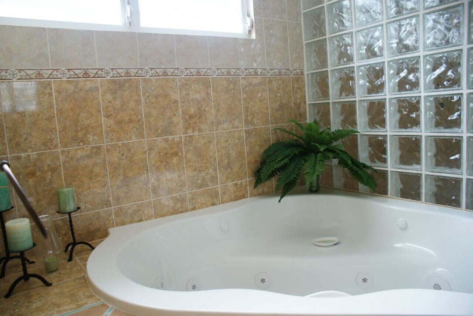 Third Floor Master Bathroom