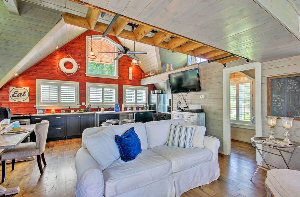 Interior | Living Area & Kitchen
